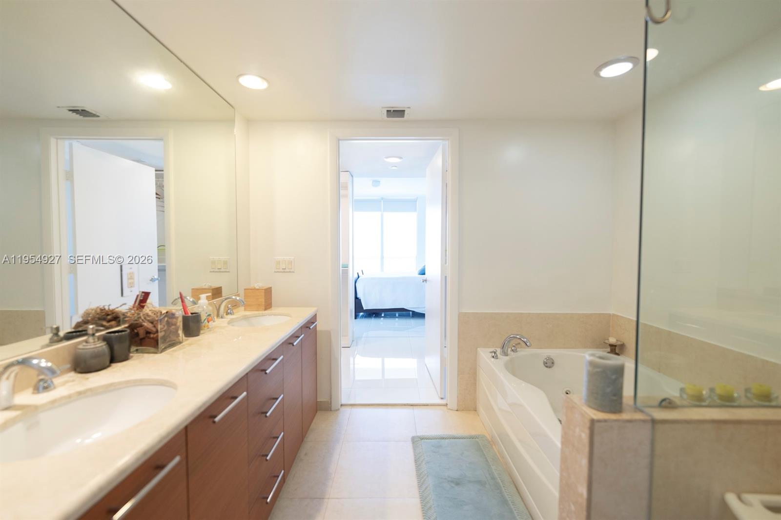 50 Biscayne Blvd #3702, Miami FL 33132