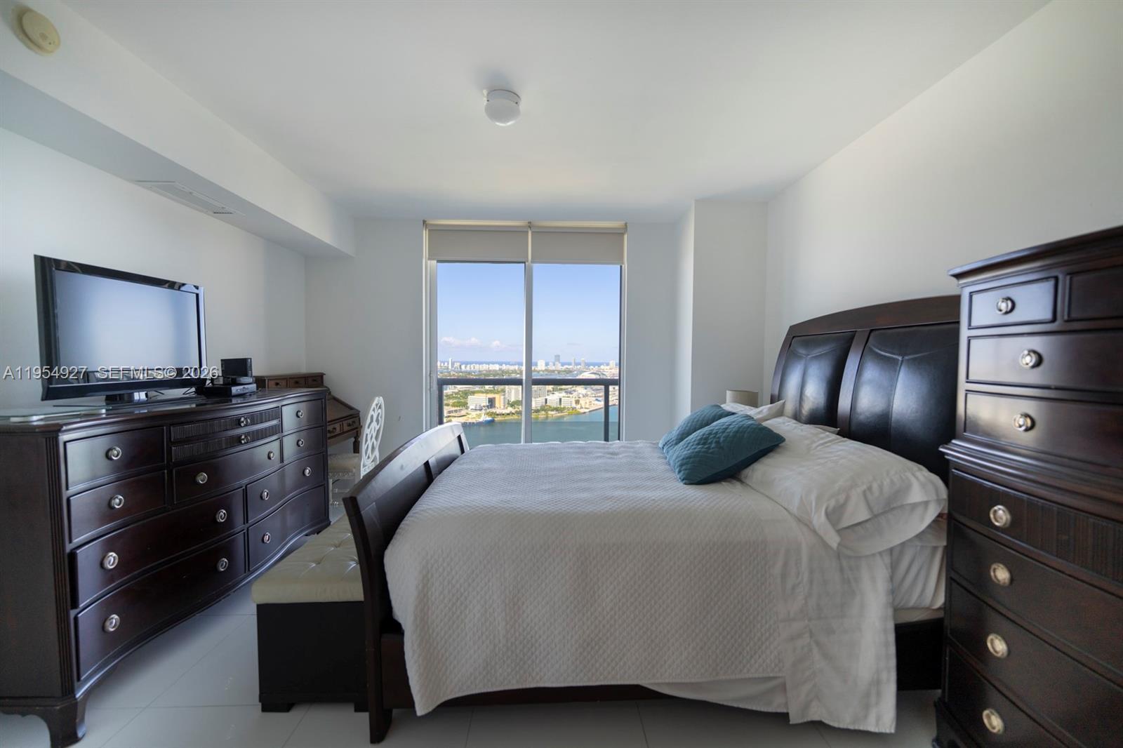 50 Biscayne Blvd #3702, Miami FL 33132