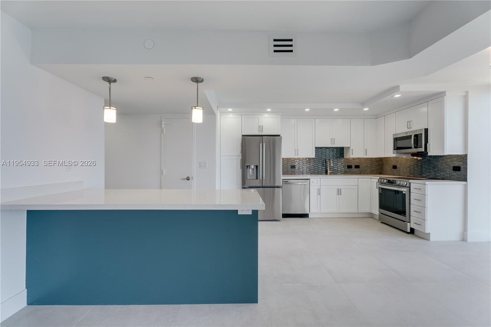881 Ocean Dr #13C, Key Biscayne FL 33149