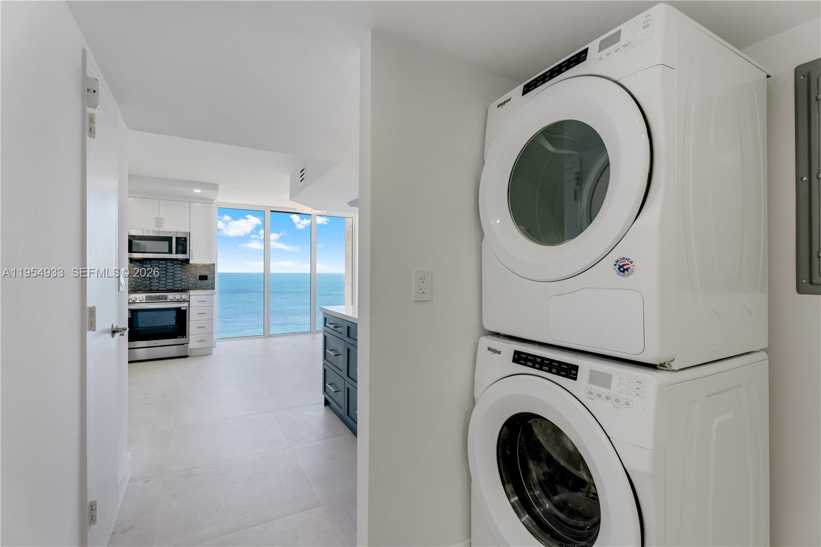 881 Ocean Dr #13C, Key Biscayne FL 33149