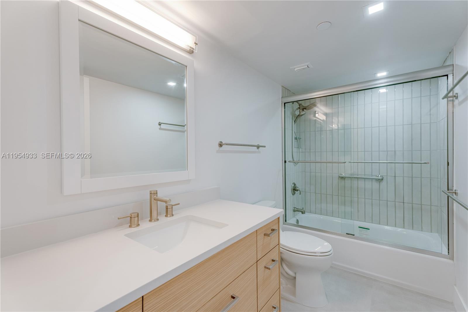 881 Ocean Dr #13C, Key Biscayne FL 33149