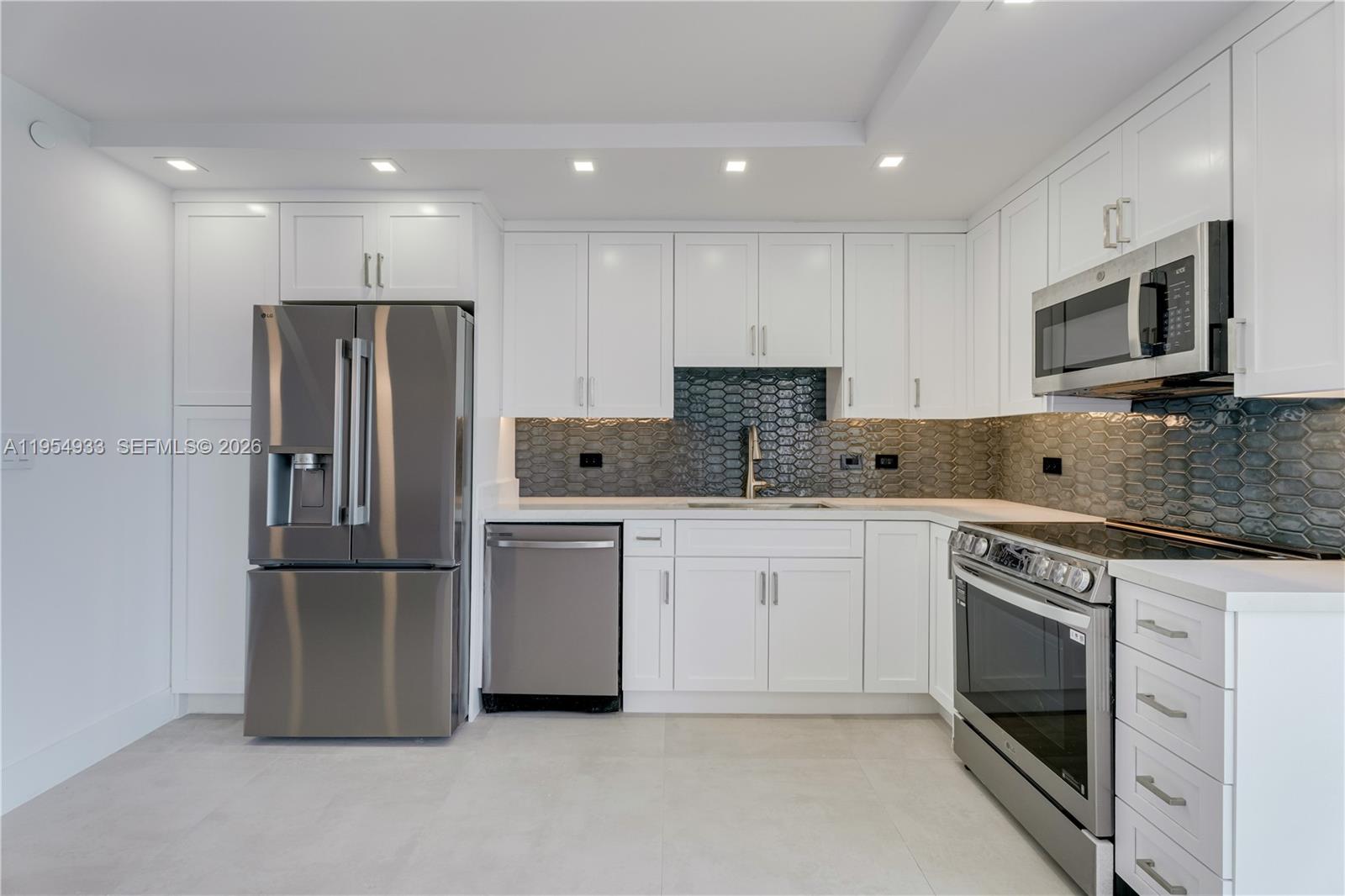 881 Ocean Dr #13C, Key Biscayne FL 33149