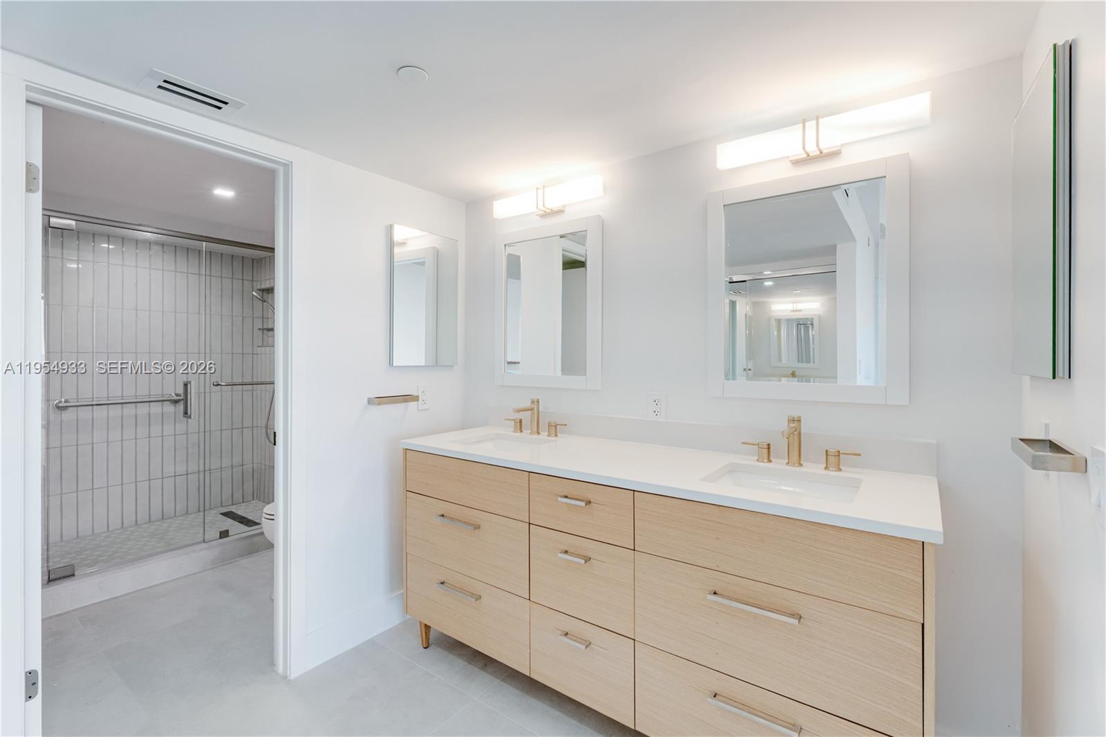 881 Ocean Dr #13C, Key Biscayne FL 33149