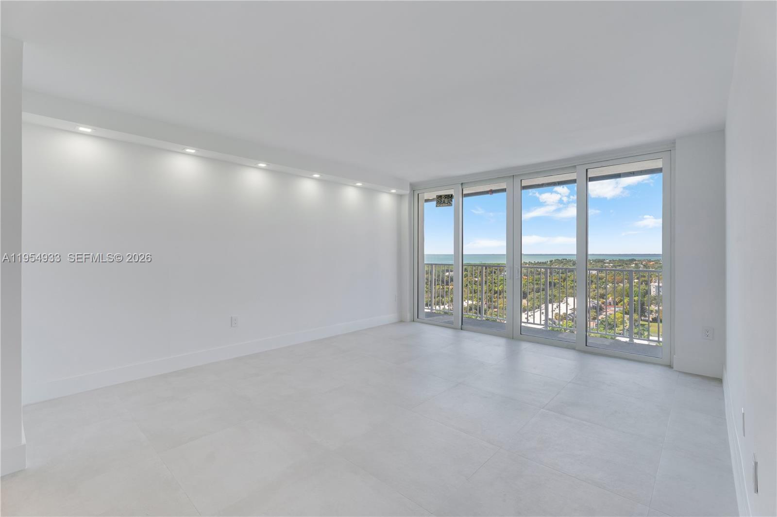 881 Ocean Dr #13C, Key Biscayne FL 33149