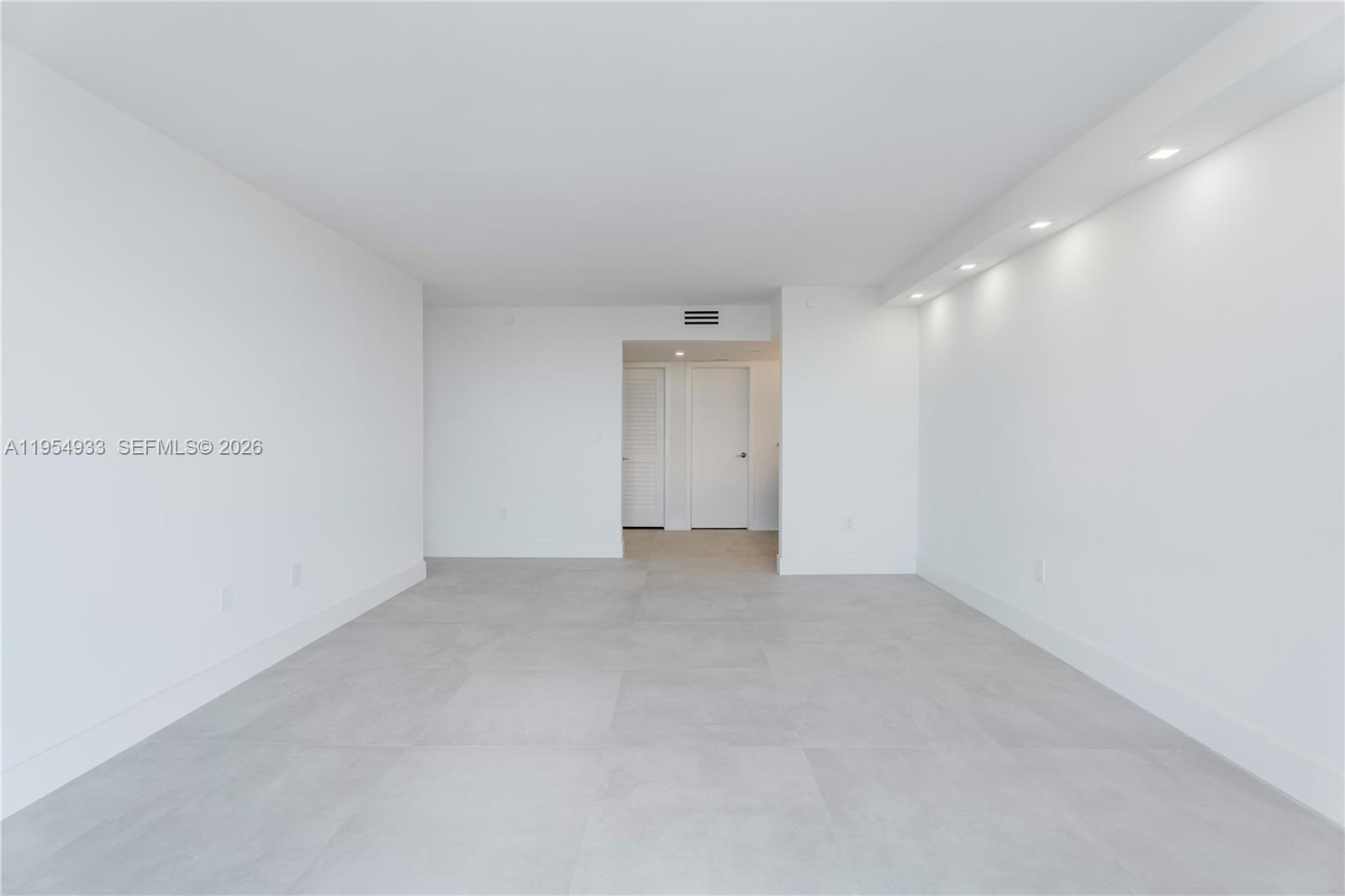 881 Ocean Dr #13C, Key Biscayne FL 33149