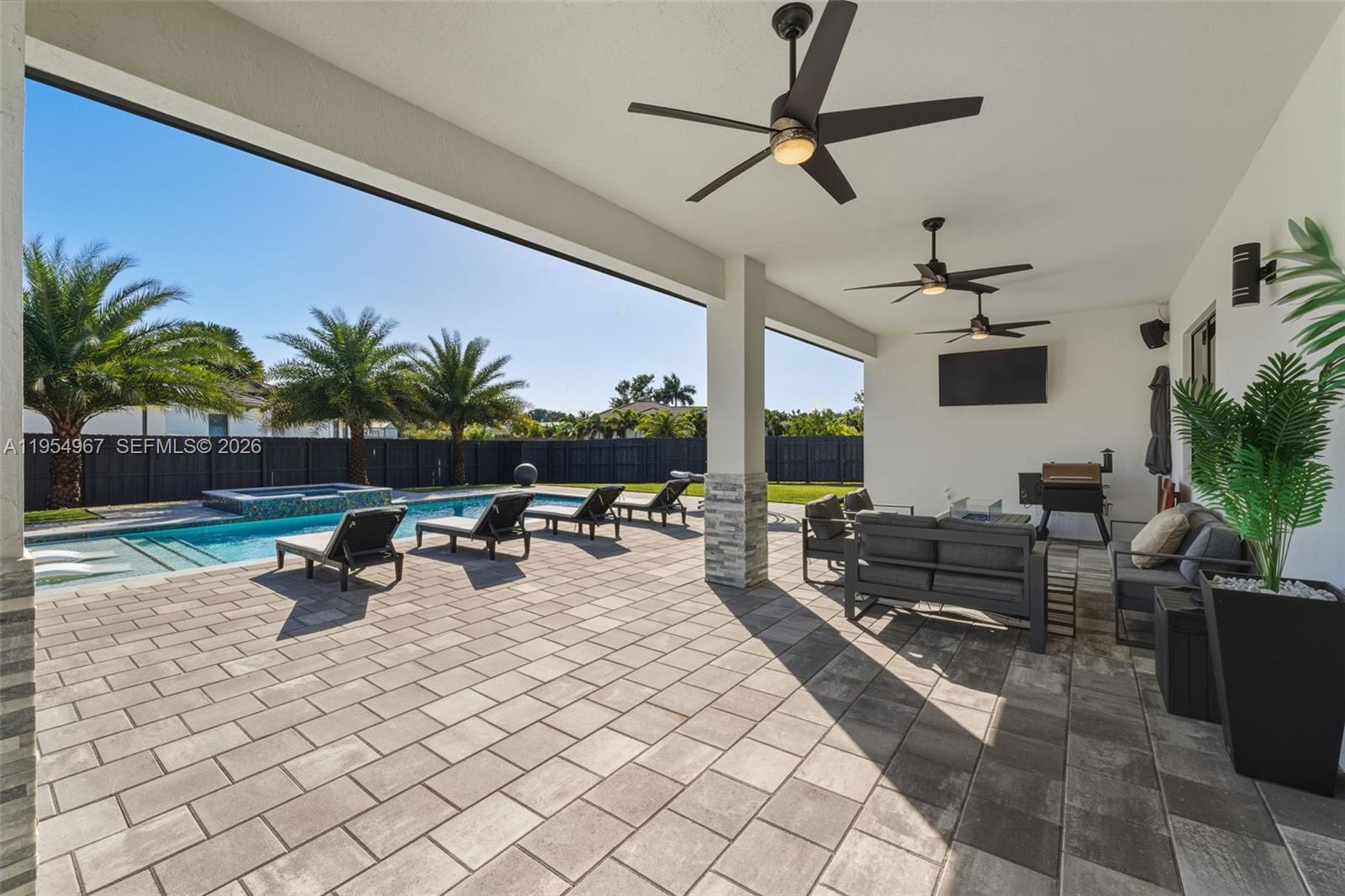 1410 NW 19th St, Homestead FL 33030