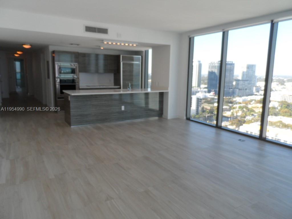 460 NE 28 ST #2501, Miami FL 33137