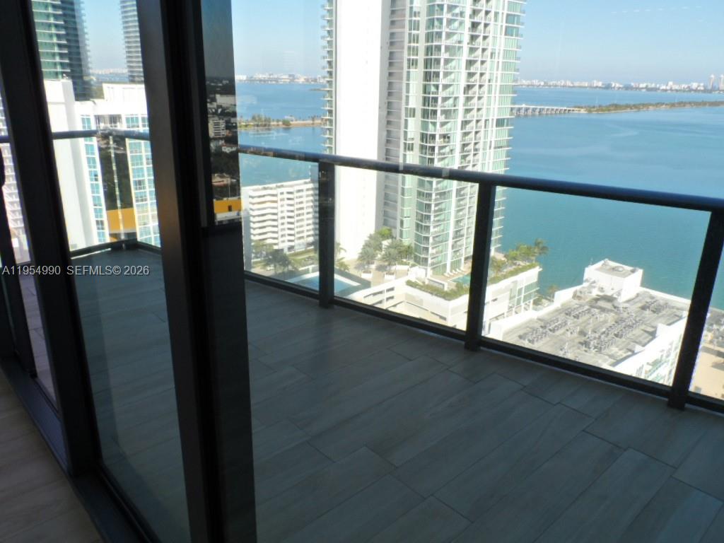 460 NE 28 ST #2501, Miami FL 33137