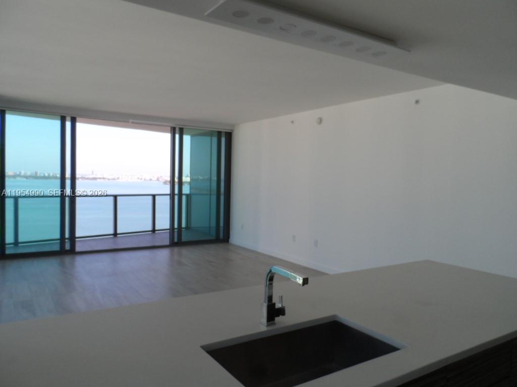 460 NE 28 ST #2501, Miami FL 33137