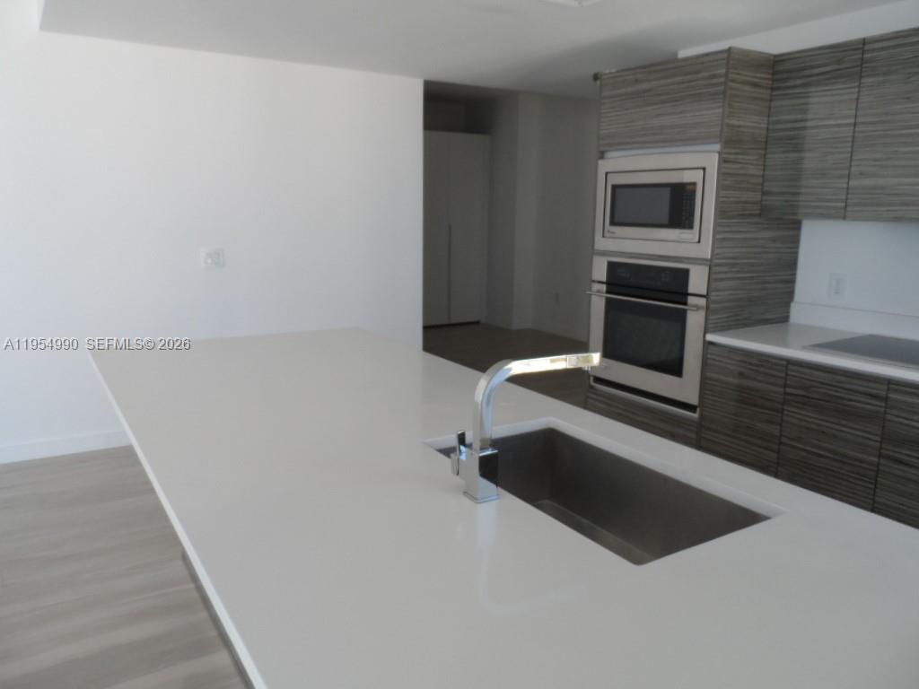 460 NE 28 ST #2501, Miami FL 33137