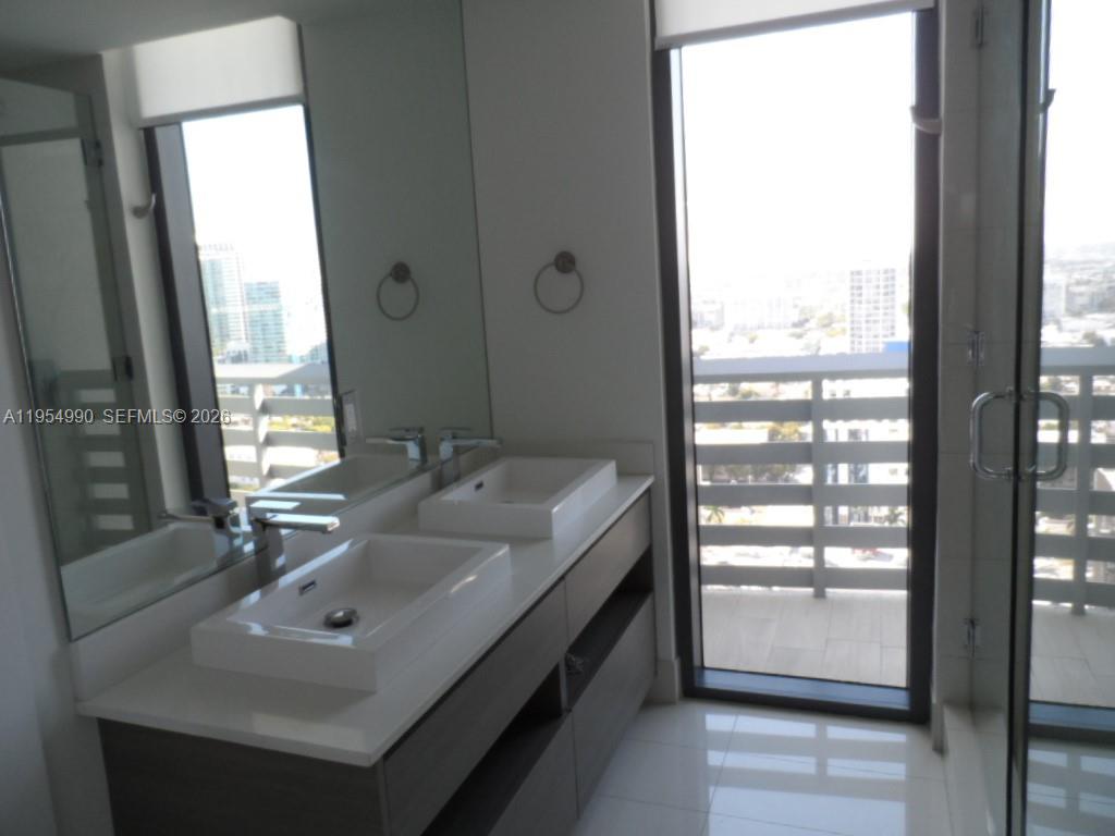 460 NE 28 ST #2501, Miami FL 33137