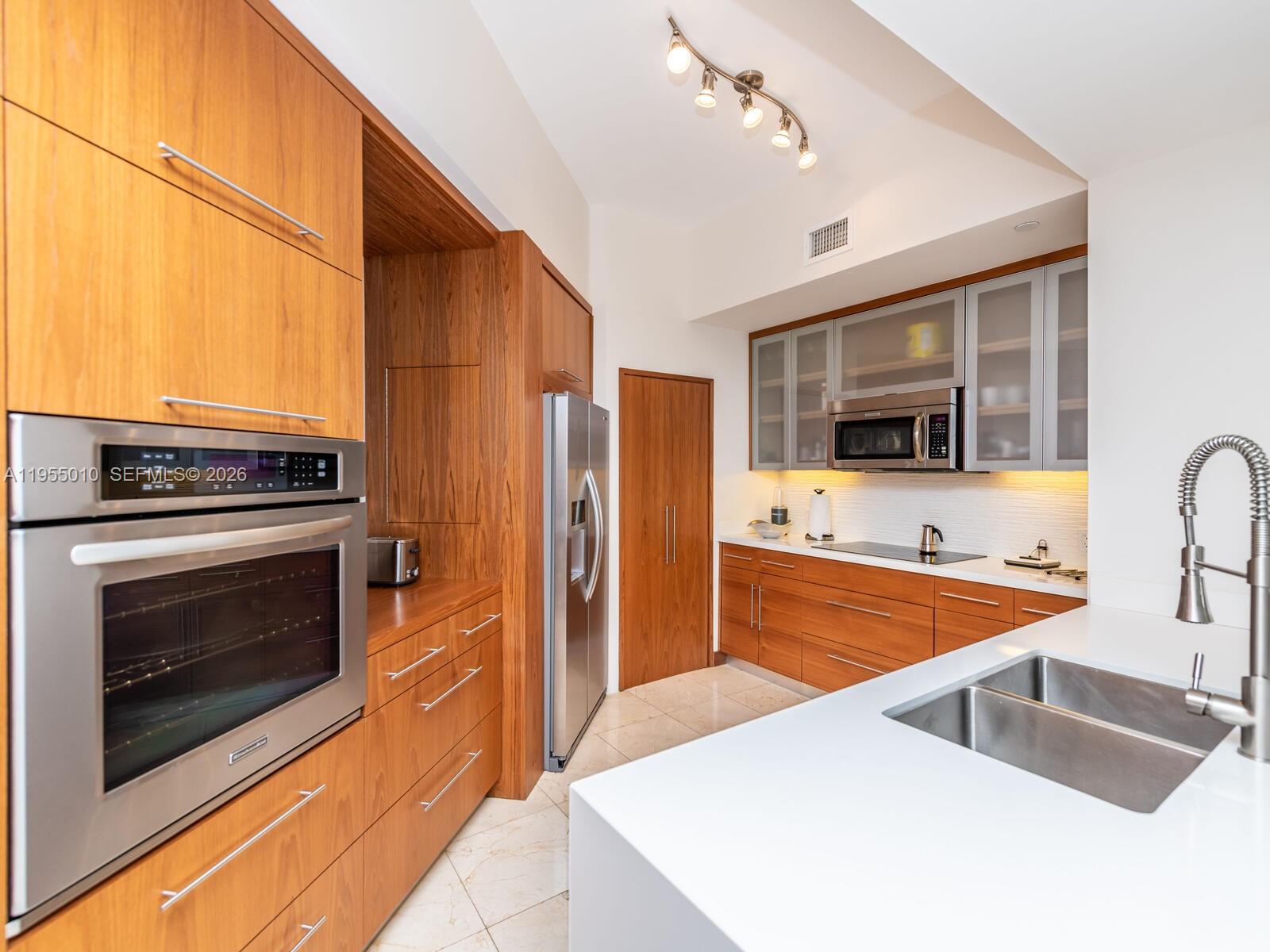 888 Brickell Key Dr #210, Miami FL 33131