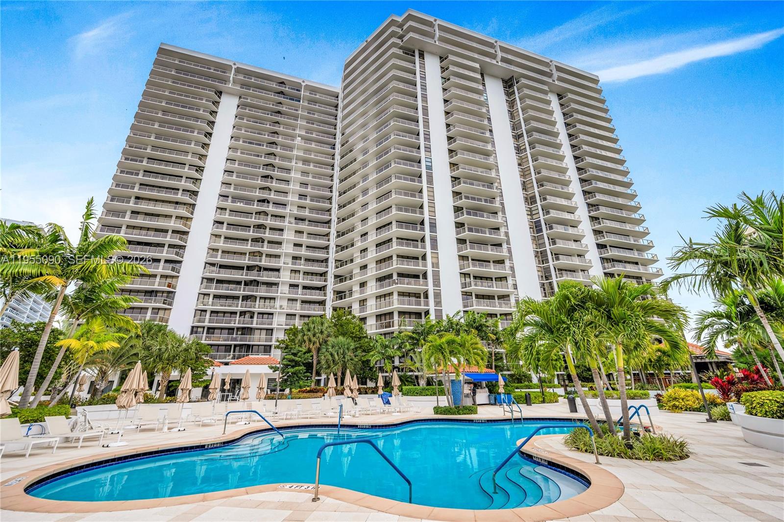 20281 E Country Club Dr #210, Aventura FL 33180