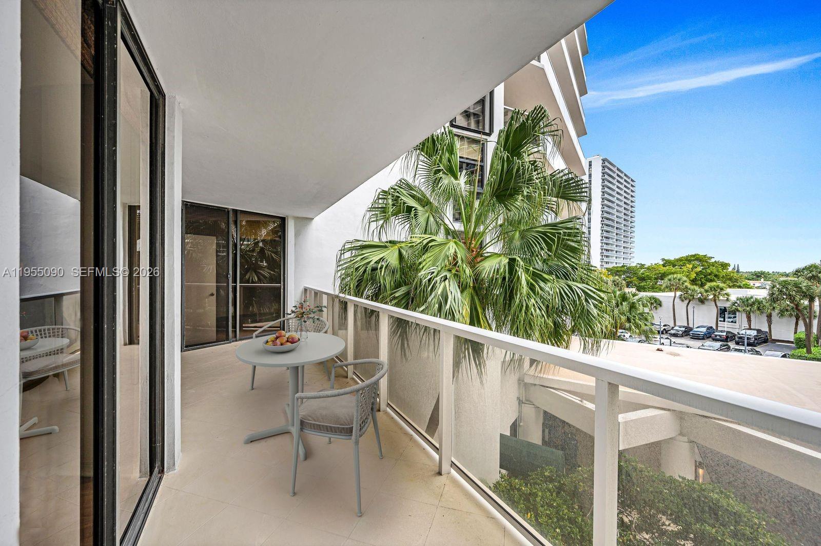 20281 E Country Club Dr #210, Aventura FL 33180