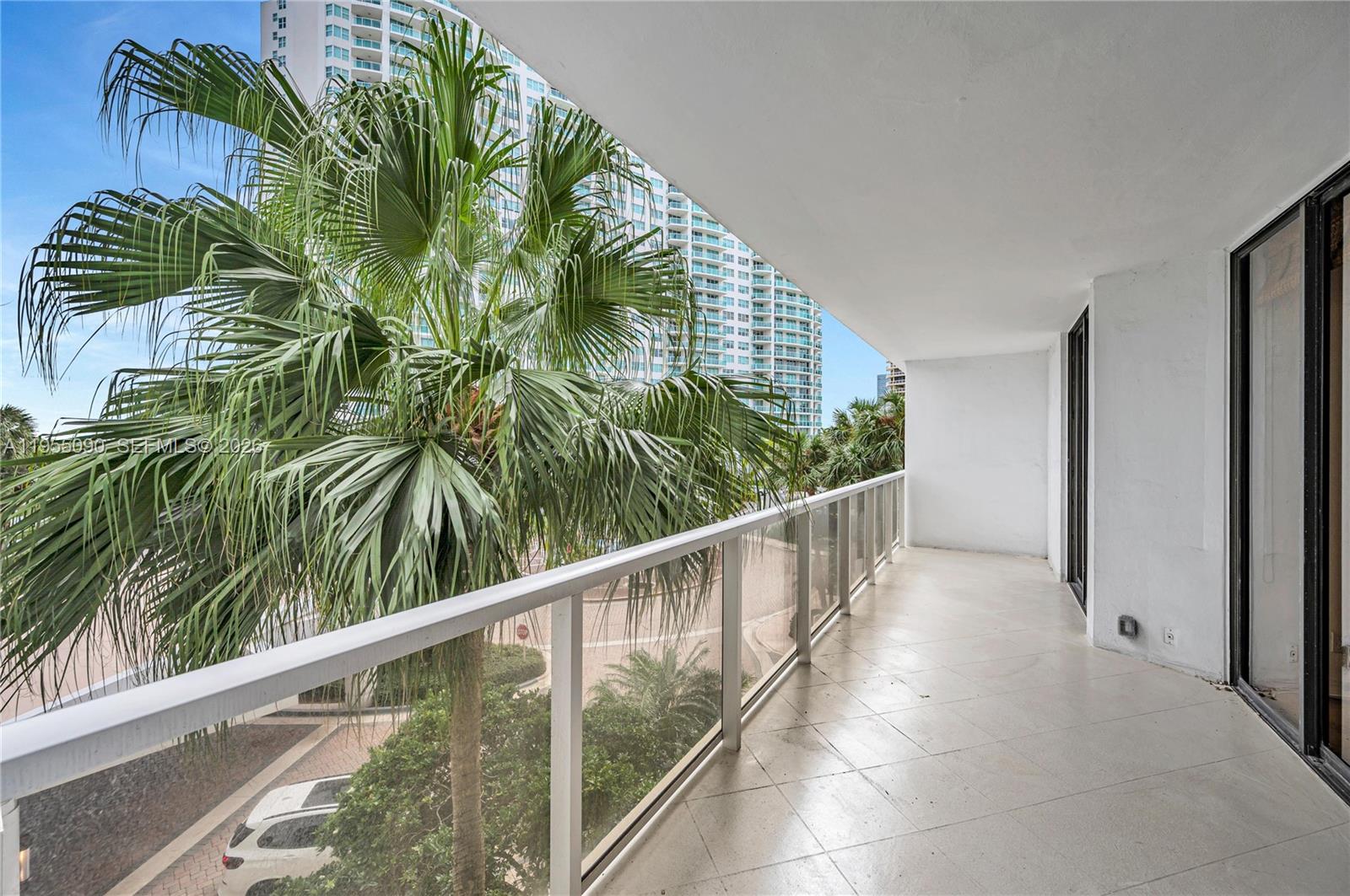 20281 E Country Club Dr #210, Aventura FL 33180