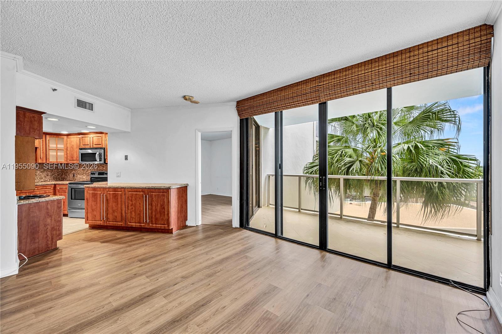 20281 E Country Club Dr #210, Aventura FL 33180