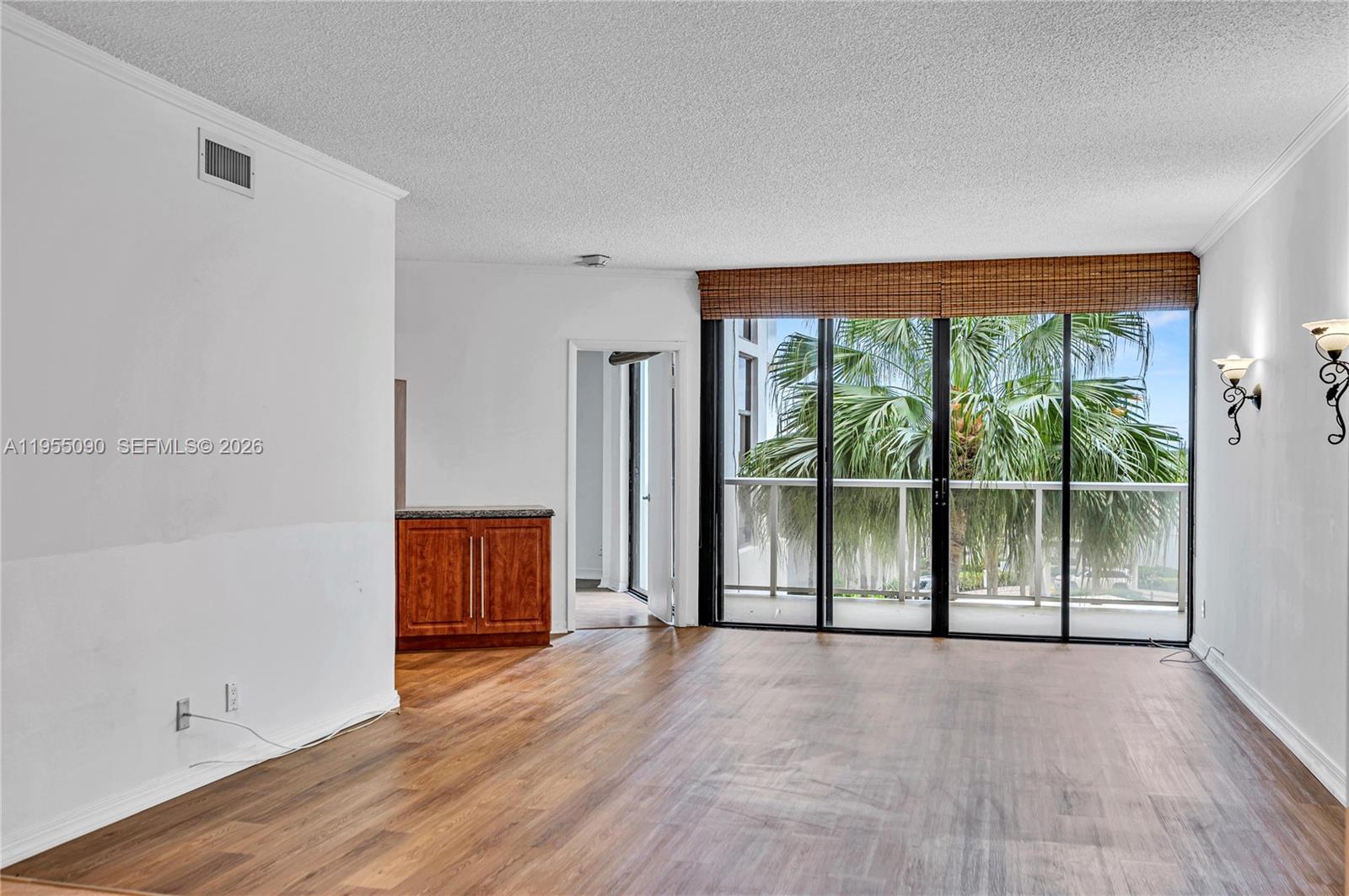 20281 E Country Club Dr #210, Aventura FL 33180