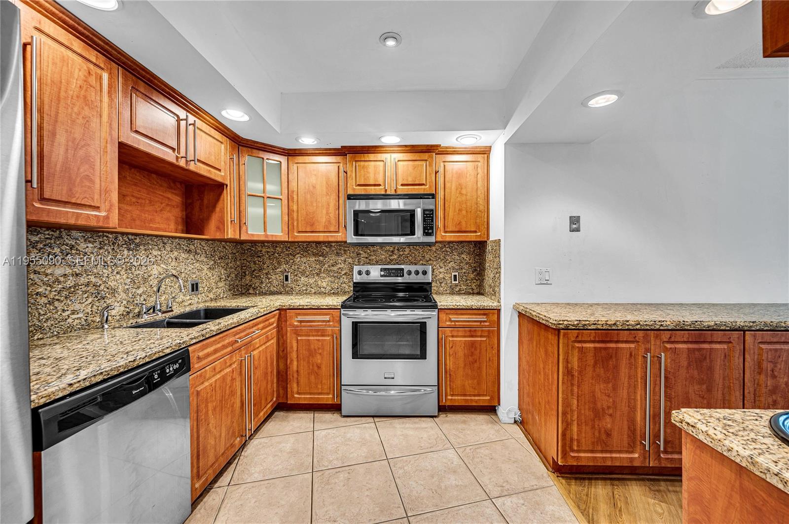 20281 E Country Club Dr #210, Aventura FL 33180