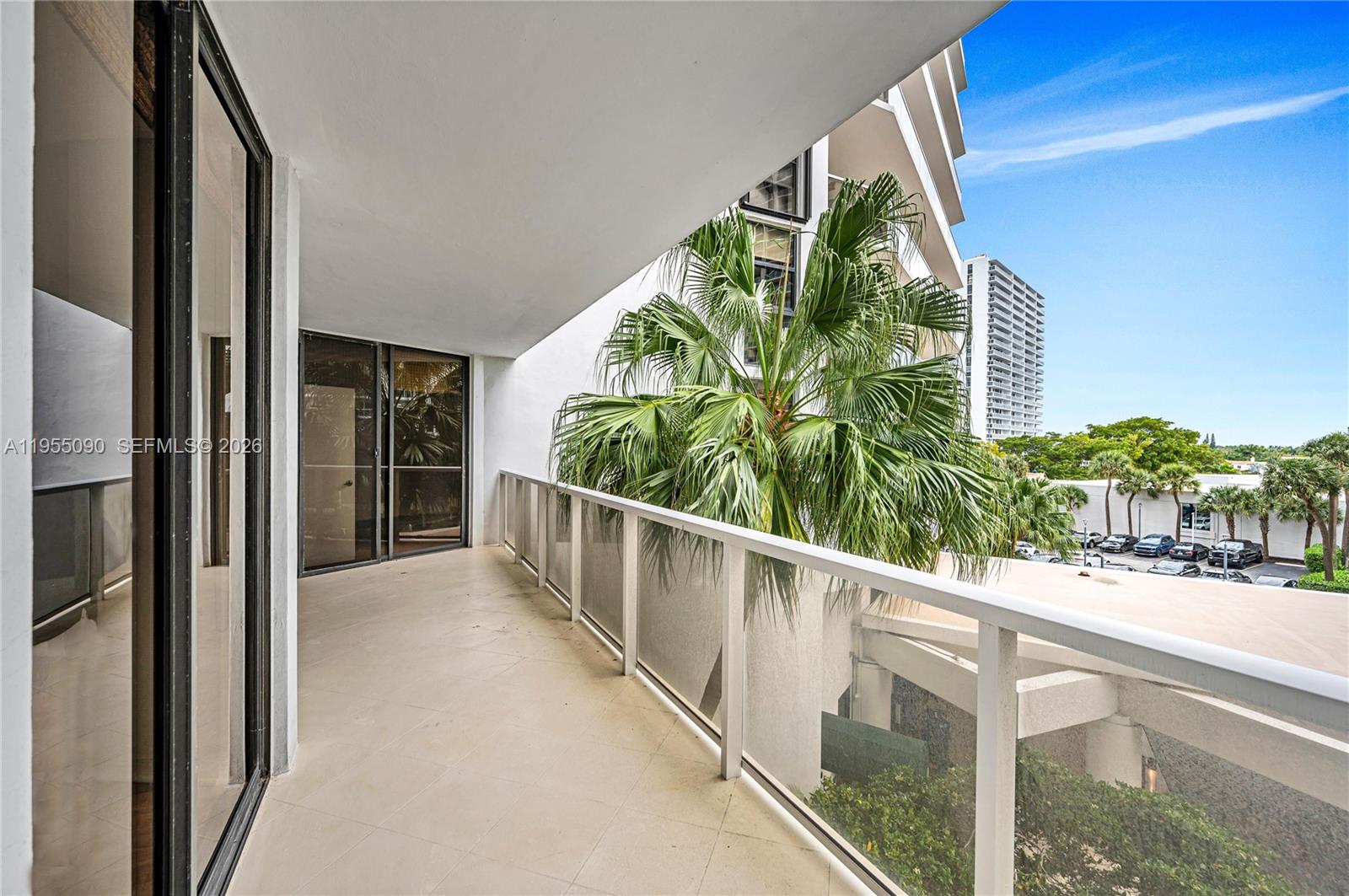 20281 E Country Club Dr #210, Aventura FL 33180