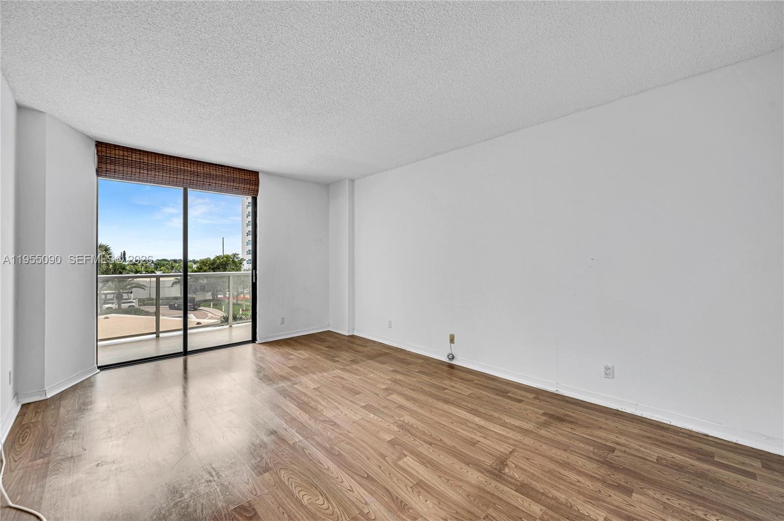20281 E Country Club Dr #210, Aventura FL 33180