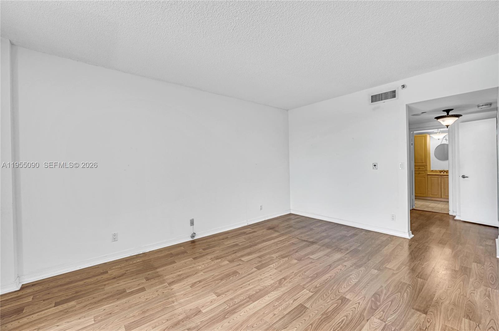 20281 E Country Club Dr #210, Aventura FL 33180