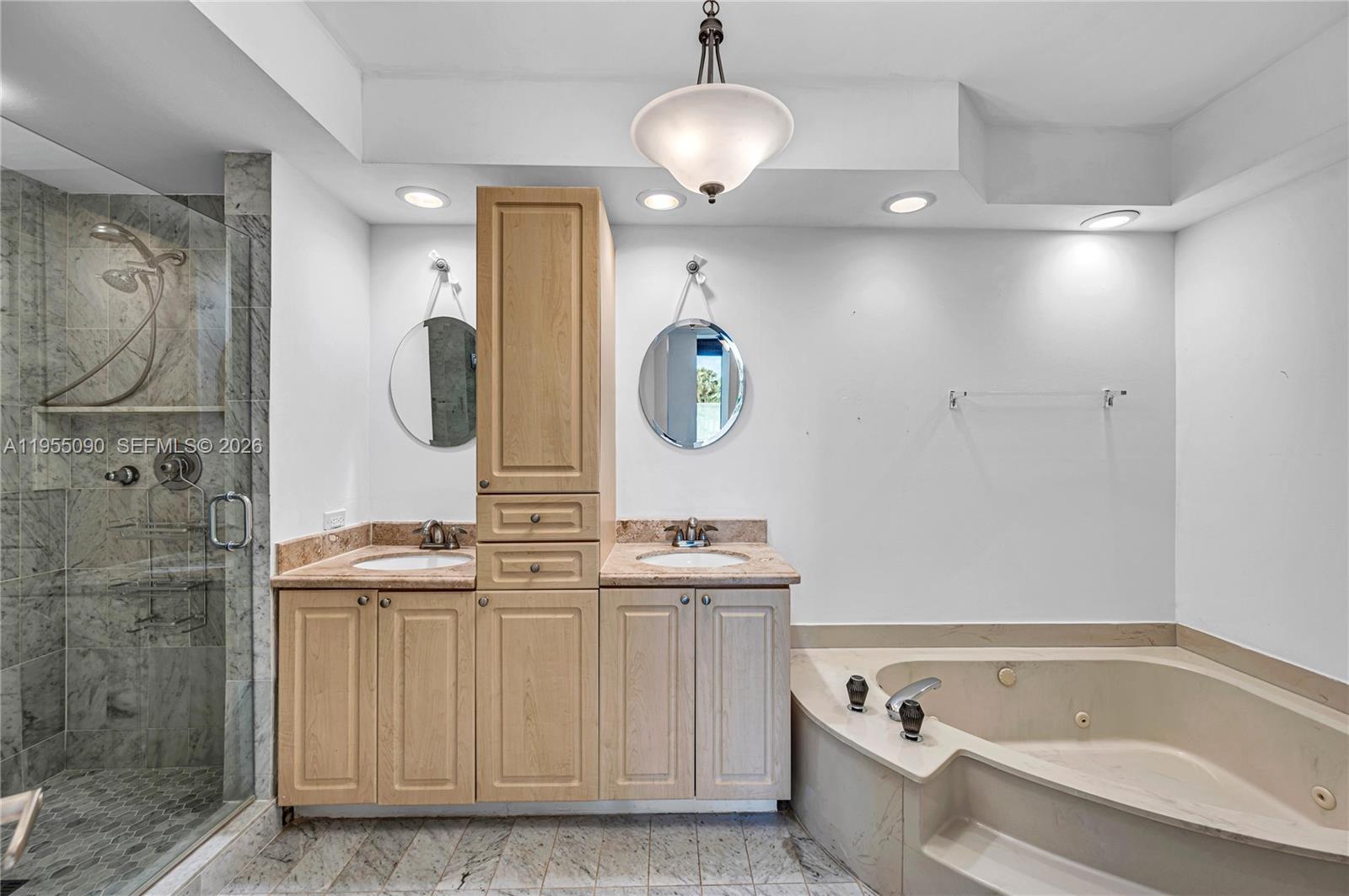 20281 E Country Club Dr #210, Aventura FL 33180
