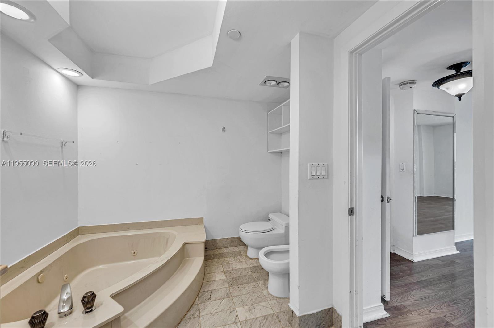 20281 E Country Club Dr #210, Aventura FL 33180