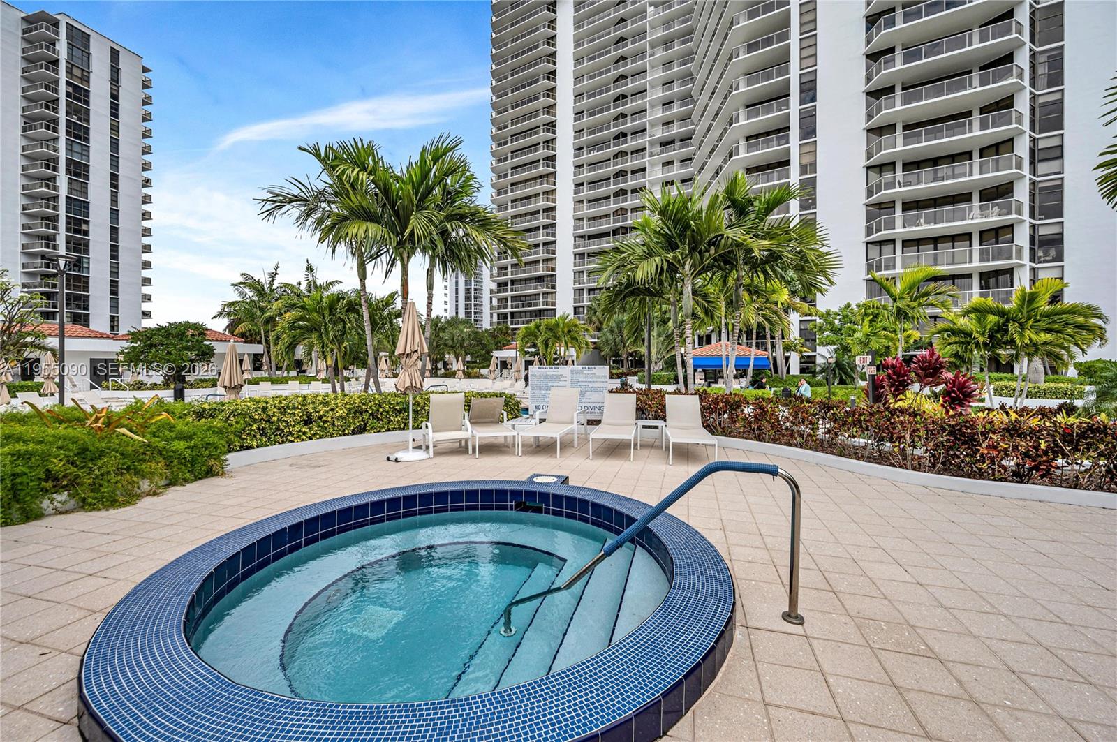 20281 E Country Club Dr #210, Aventura FL 33180