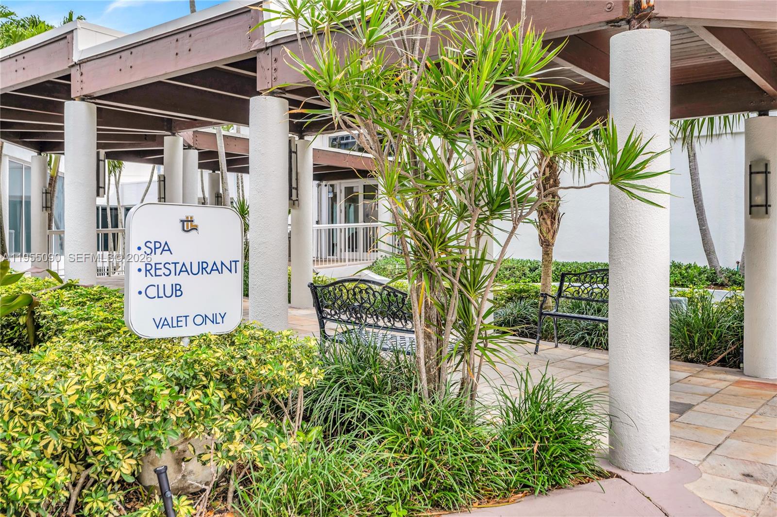 20281 E Country Club Dr #210, Aventura FL 33180