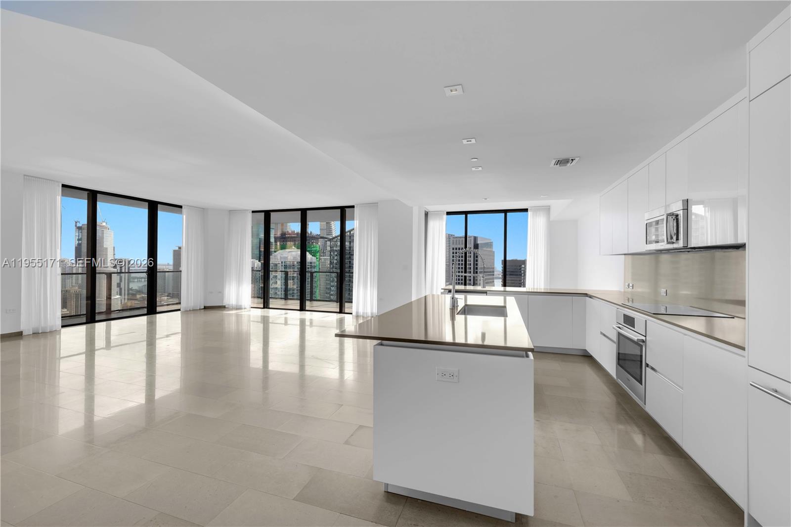 88 SW 7th St #3711, Miami FL 33130