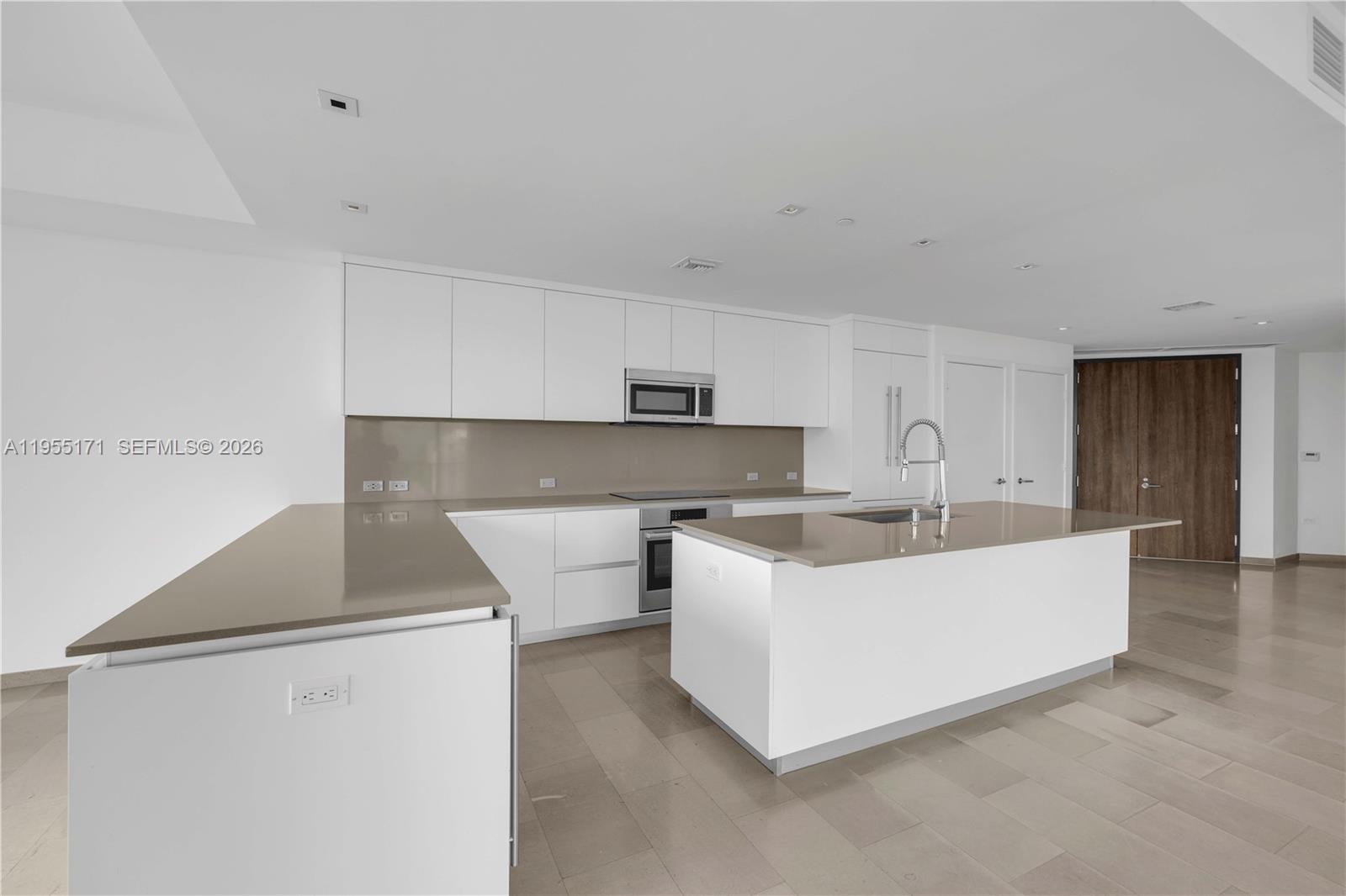 88 SW 7th St #3711, Miami FL 33130