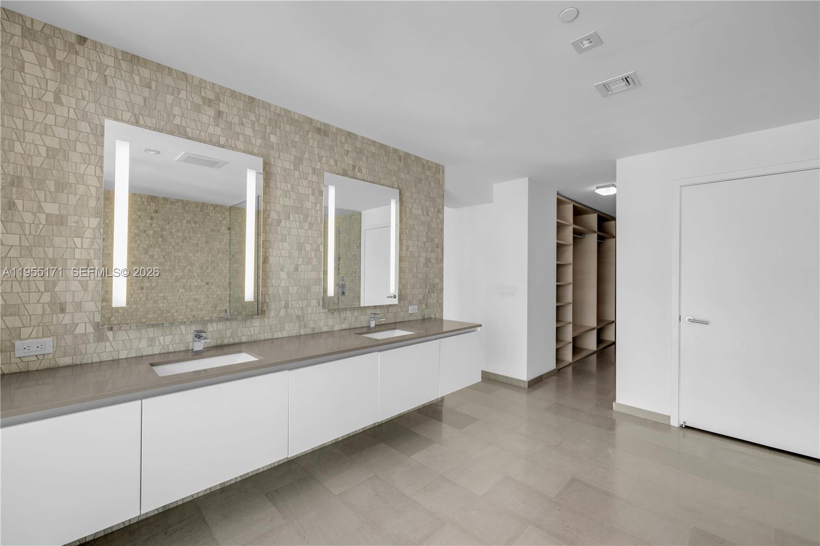 88 SW 7th St #3711, Miami FL 33130