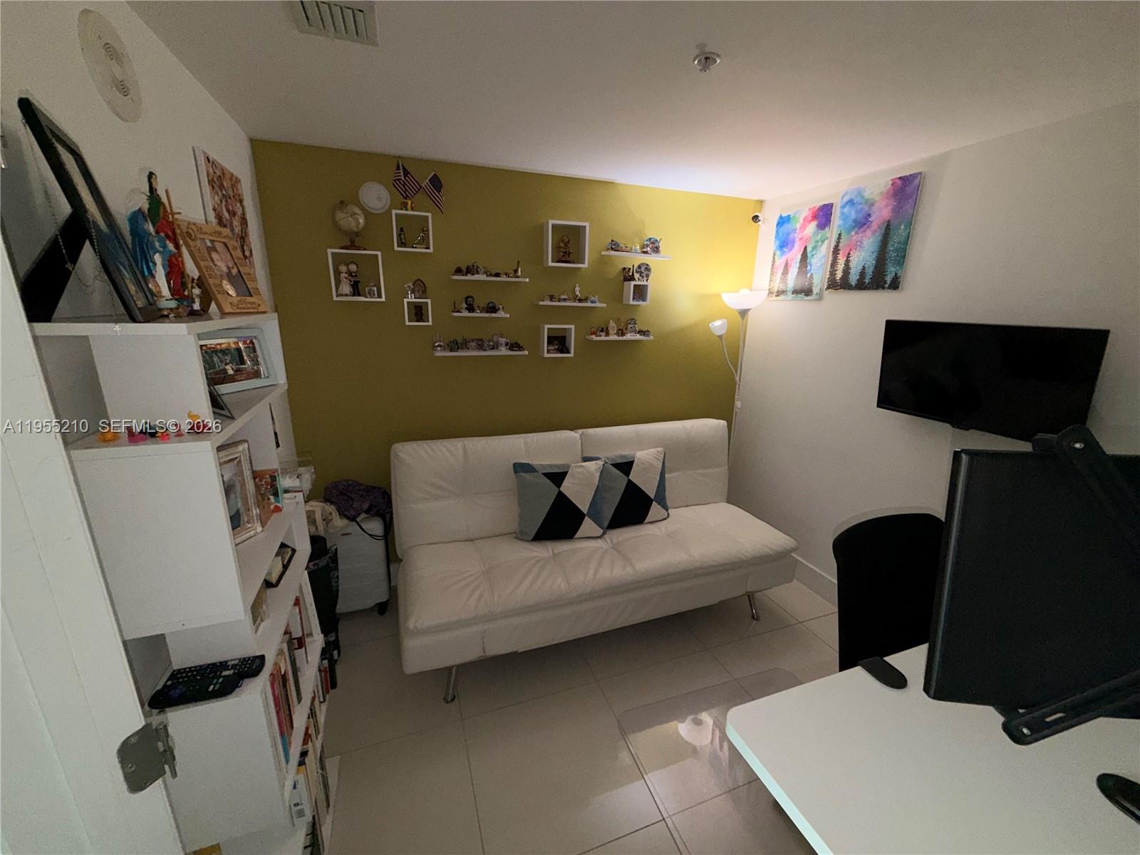 253 NE 2nd St #2402, Miami FL 33132