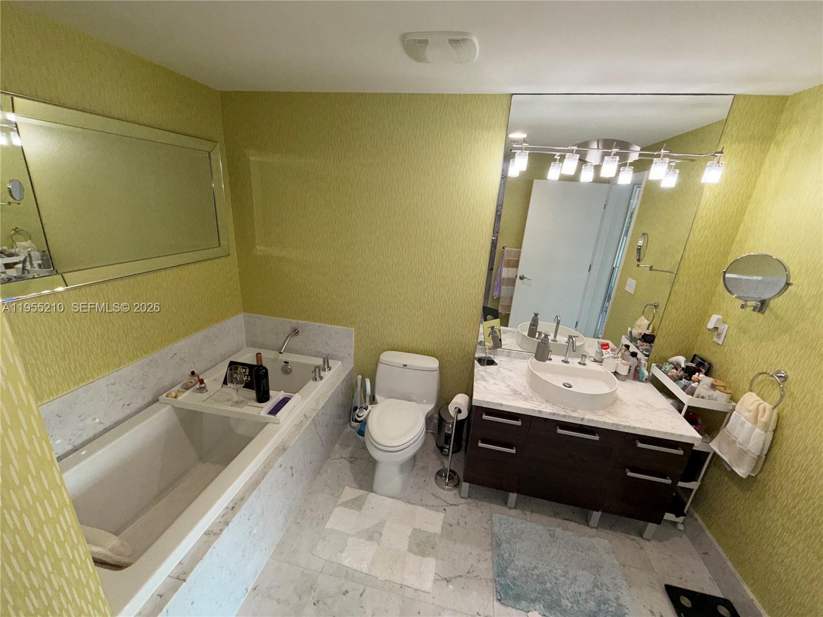 253 NE 2nd St #2402, Miami FL 33132