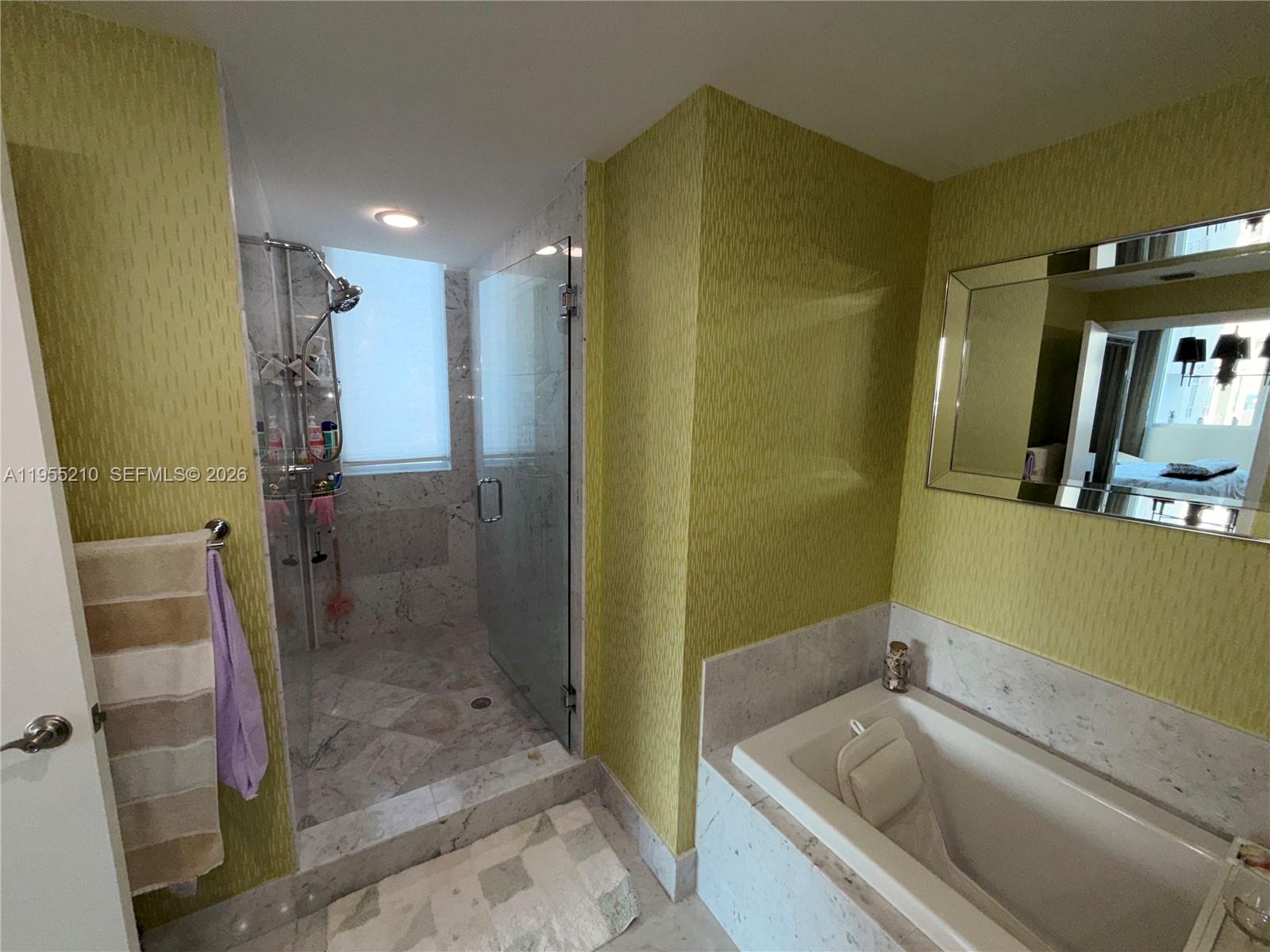 253 NE 2nd St #2402, Miami FL 33132