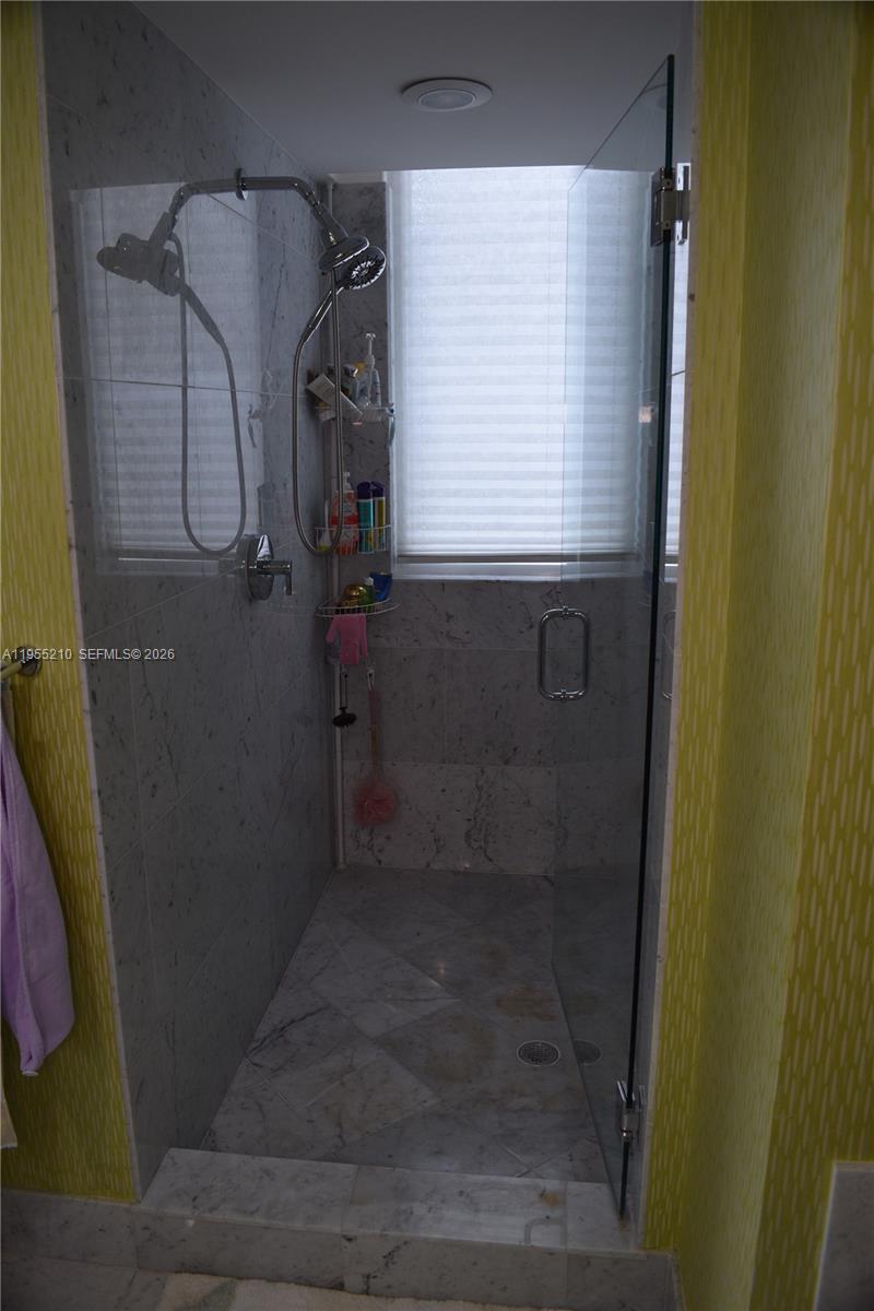 253 NE 2nd St #2402, Miami FL 33132