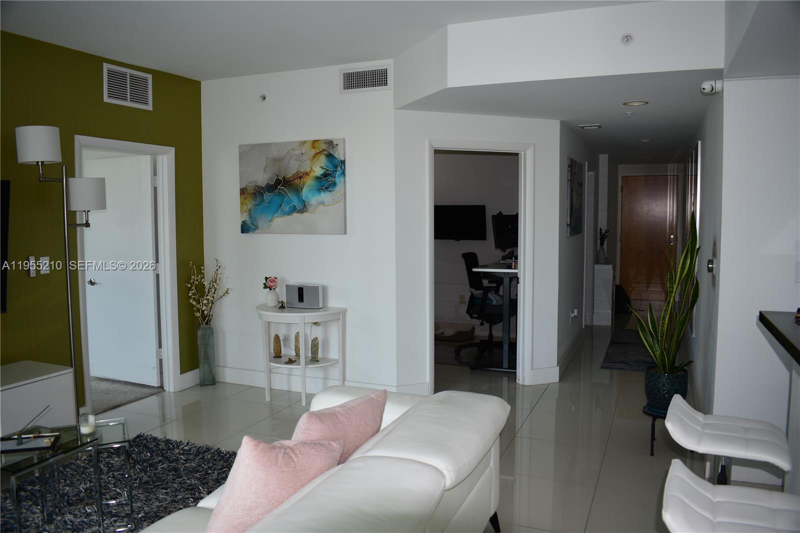 253 NE 2nd St #2402, Miami FL 33132