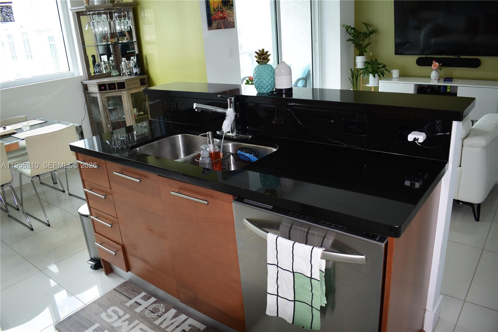 253 NE 2nd St #2402, Miami FL 33132