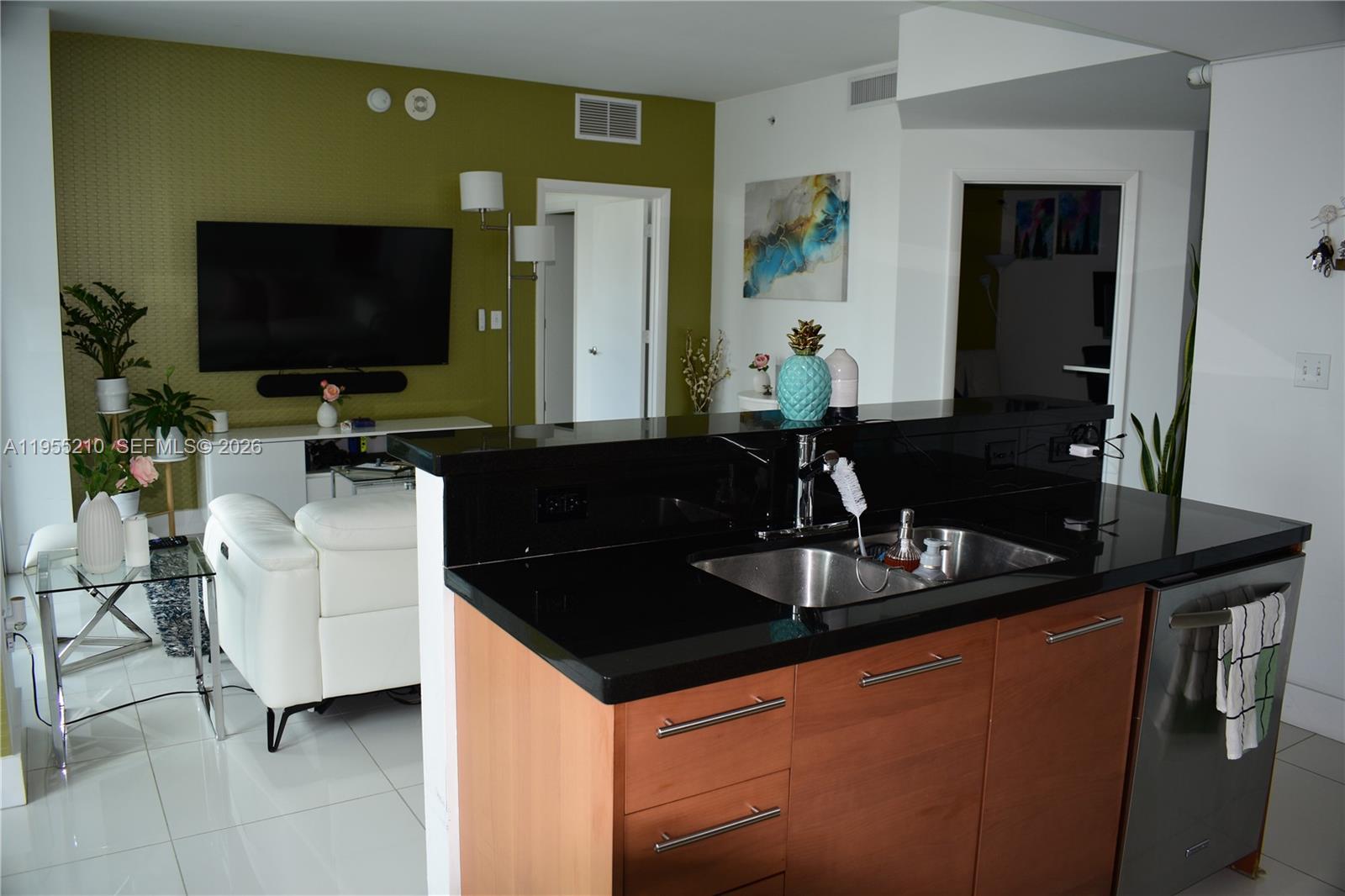 253 NE 2nd St #2402, Miami FL 33132