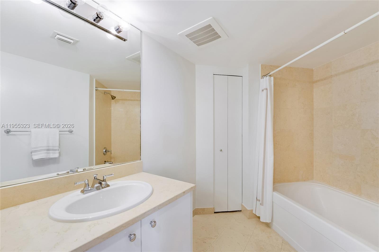 19900 E Country Club Dr #702, Aventura FL 33180