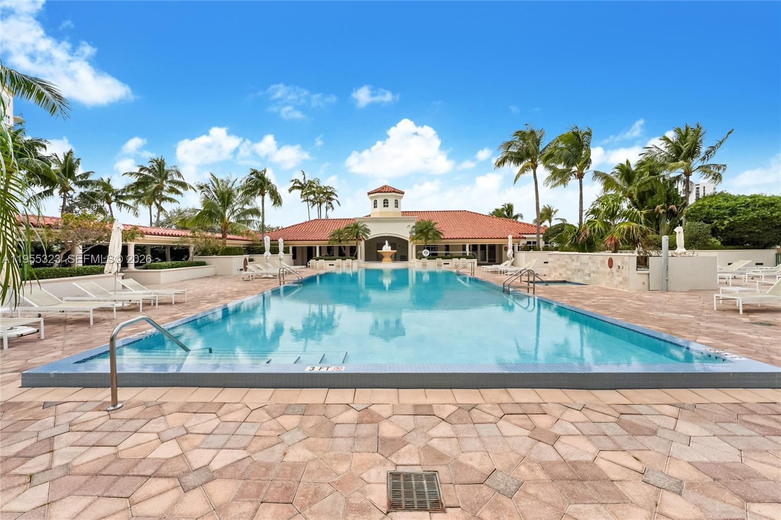 19900 E Country Club Dr #702, Aventura FL 33180