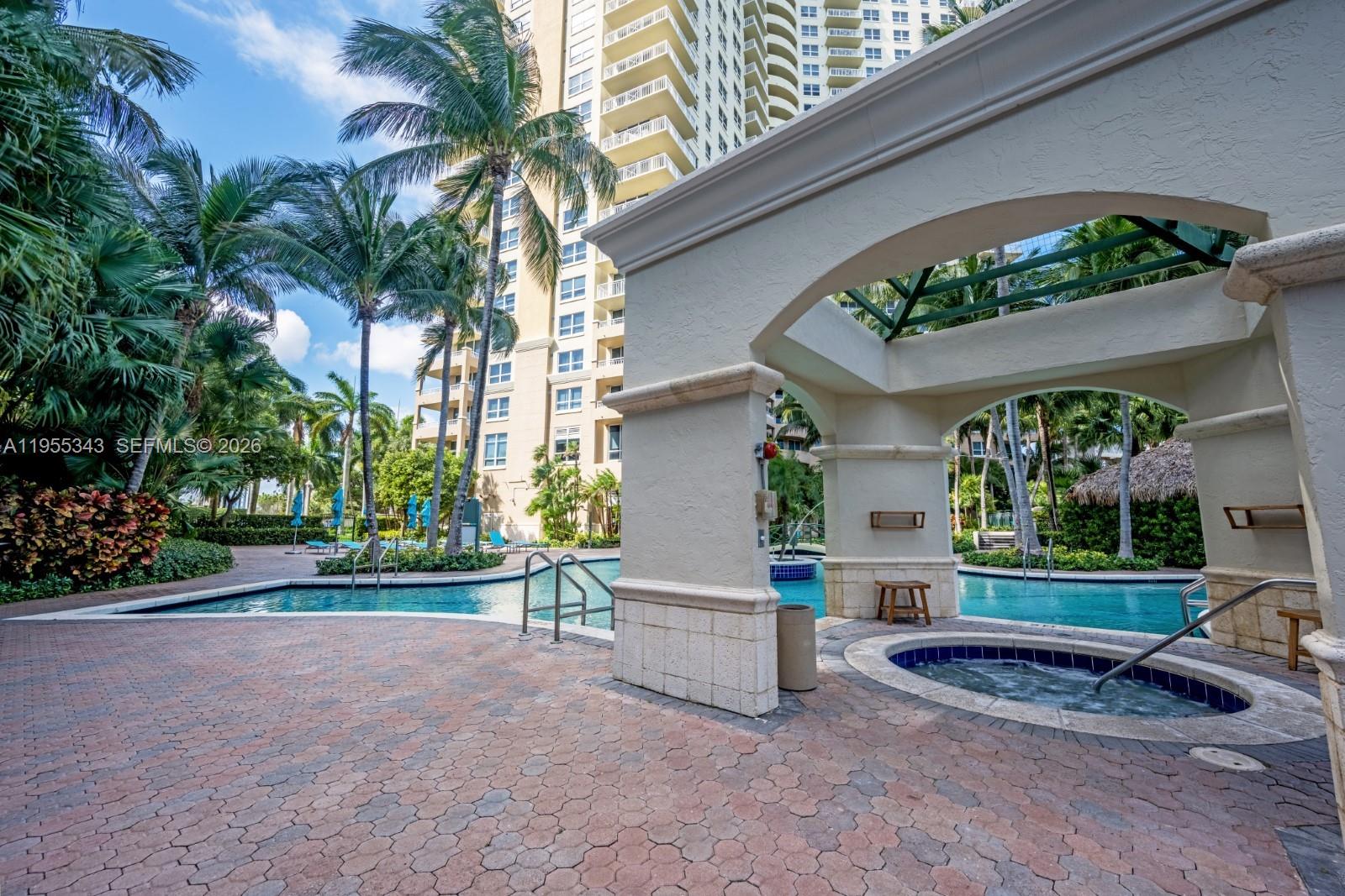 19501 W Country Club Dr #2206, Aventura FL 33180