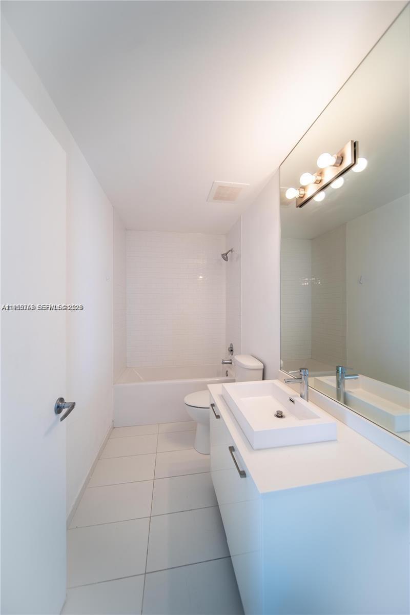 151 SE 1st St #PH08, Miami FL 33131