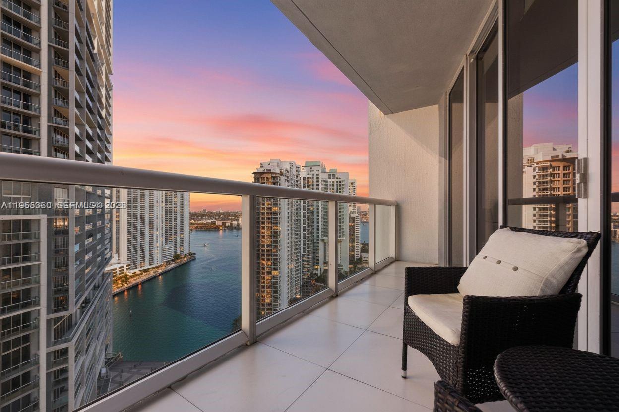 495 Brickell Ave #2206, Miami FL 33131