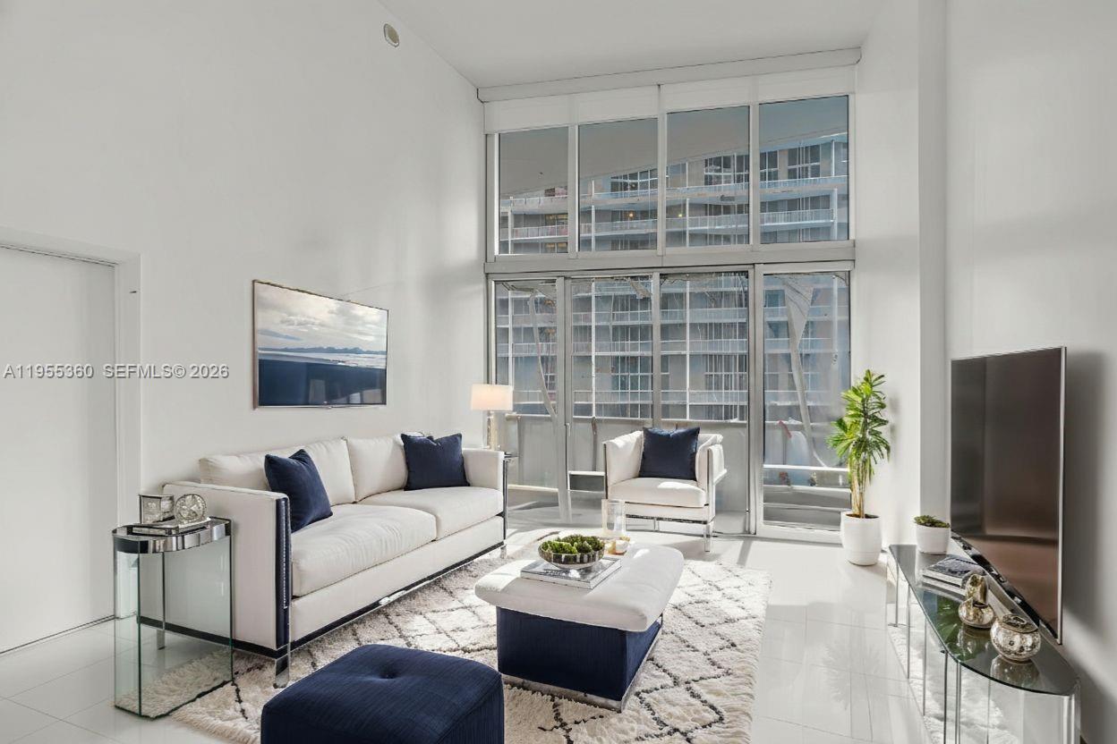 495 Brickell Ave #2206, Miami FL 33131