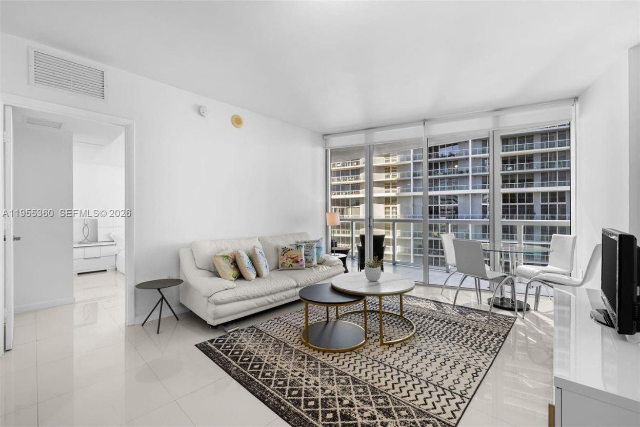 495 Brickell Ave #2206, Miami FL 33131
