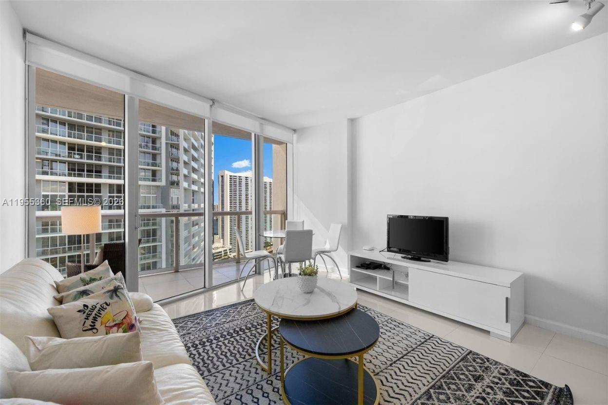 495 Brickell Ave #2206, Miami FL 33131