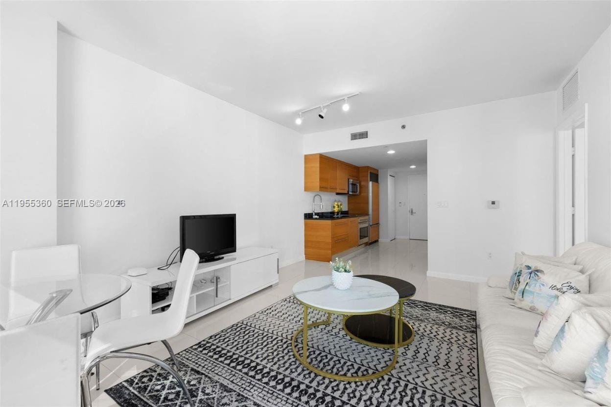 495 Brickell Ave #2206, Miami FL 33131
