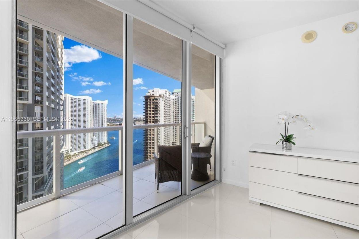 495 Brickell Ave #2206, Miami FL 33131