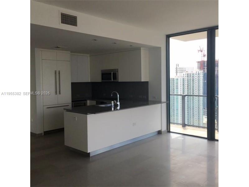 68 SE 6th St #3502, Miami FL 33131